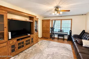 135 Mountain Top Cir, Bushkill, PA 18324 - Photo 6