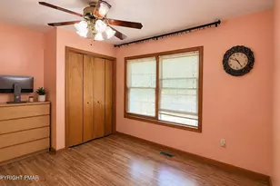 135 Mountain Top Cir, Bushkill, PA 18324 - Photo 24