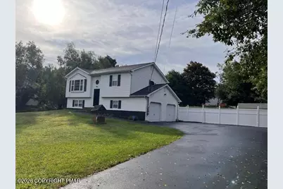  216 Center Drive, Blakeslee, PA 18610 - Photo 2