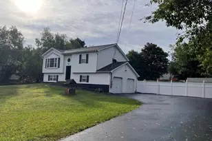 216 Center Dr, Blakeslee, PA 18610 - Photo 2