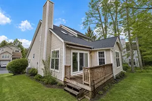 212 Hawthorne Village Ct, East Stroudsburg, PA 18302 - Photo 2