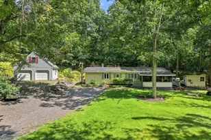 3192 Berry Ln, Cresco, PA 18326 - Photo 4