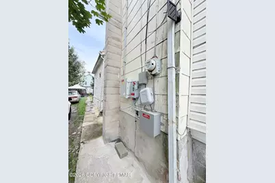  95 S Woodward Court, Hazleton, PA 18201 - Photo 2