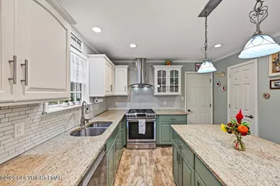  201 Pasquin Drive, East Stroudsburg, PA 18301 - Photo 32