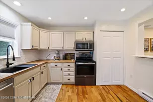 107 Hillside Ct, Dingmans Ferry, PA 18328 - Photo 10