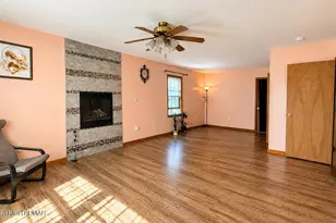 135 Mountain Top Cir, Bushkill, PA 18324 - Photo 18