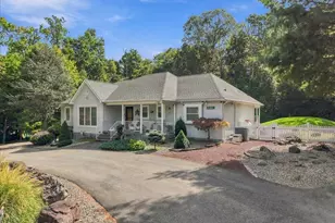 126 Estate Dr, East Stroudsburg, PA 18301 - Photo 4