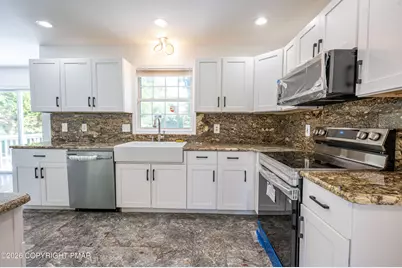  932 Pennsylvania Street, Whitehall, PA 18052 - Photo 8