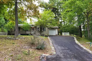 141 Manchester Dr, Bushkill, PA 18324 - Photo 2