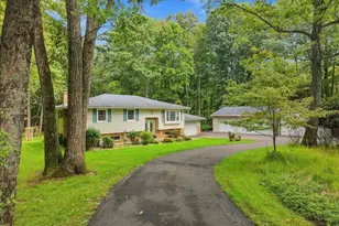 2239 Long Acre Dr, Effort, PA 18330 - Photo 1