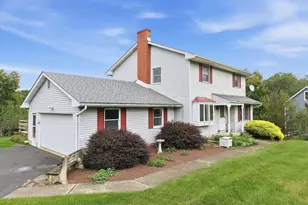 233 Treeline Dr, Pen Argyl, PA 18072 - Photo 2