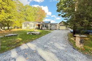 103 Dunchurch Dr, Bushkill, PA 18324 - Photo 2
