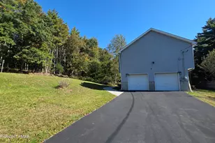 838 Cayuga Way, Stroudsburg, PA 18360 - Photo 2