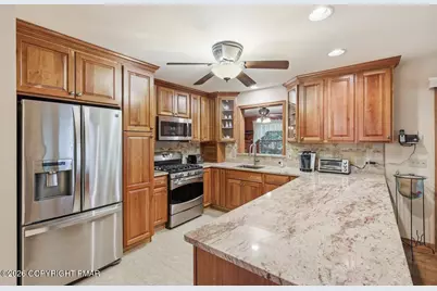  425 Underhill Drive, Tamiment, PA 18371 - Photo 8