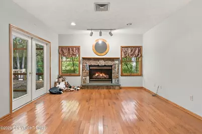  372 Brookside Drive, Pocono Pines, PA 18350 - Photo 6
