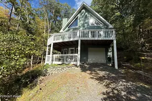 300 Brentwood Dr, Bushkill, PA 18324 - Photo 2