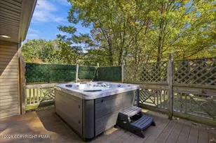 28 Heath Ln, Mount Pocono, PA 18344 - Photo 2