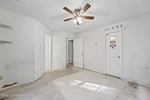 371 Joanne Ct, Bartonsville, PA 18321 - Photo 38