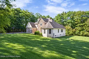 371 Joanne Ct, Bartonsville, PA 18321 - Photo 2