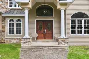 136 Artist Trail Ln, East Stroudsburg, PA 18301 - Photo 4