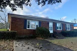 403 Calhoun St, Swainsboro, GA 30401 - Photo 2