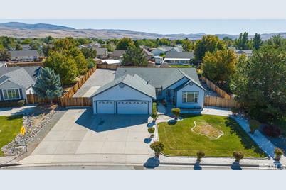 201 Oasis Dr, Sparks, NV 89441 - Photo 1