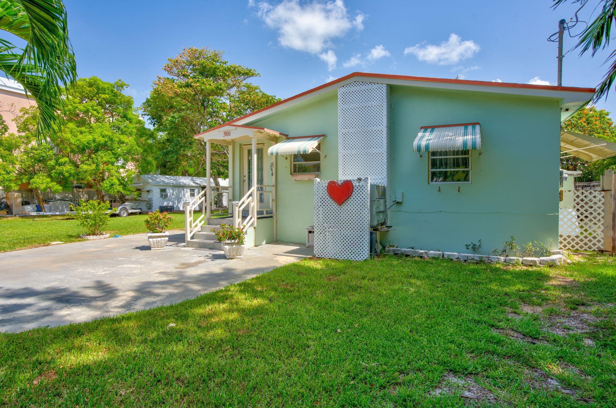 301 Woods Ave, Plantation Key, FL 33070-2258