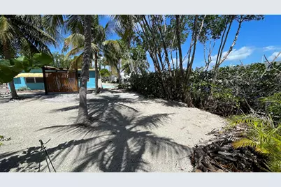 140 Gardenia Street, Tavernier, FL 33070 - Photo 12