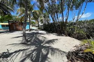 140 Gardenia St, Tavernier, FL 33070 - Photo 12