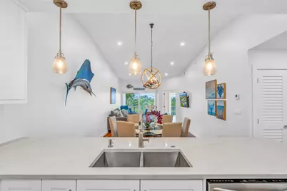 9860 Leeward Avenue, Key Largo, FL 33037 - Photo 8