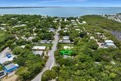 10 N Marlin Avenue, Key Largo, FL 33037 - Photo 1