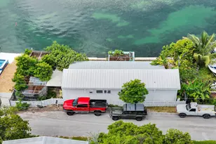 4 Shore Dr, Saddle Bunch, FL 33040 - Photo 4