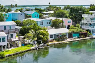 4 Shore Dr, Saddle Bunch, FL 33040 - Photo 2