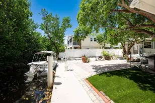 7 Barcelona Dr, Big Coppitt, FL 33040 - Photo 8