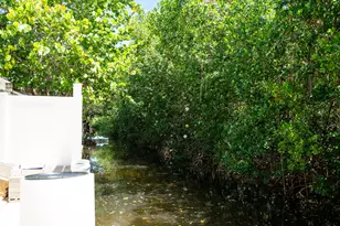 7 Barcelona Dr, Big Coppitt, FL 33040 - Photo 16