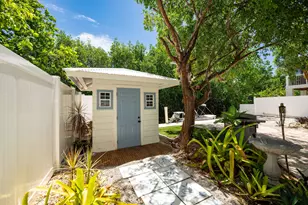 7 Barcelona Dr, Big Coppitt, FL 33040 - Photo 32