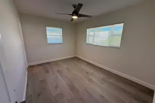 435 Collins Street #Upstairs Only, Key Largo, FL 33037 - Photo 12