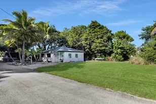 14 Miami Dr, Key Largo, FL 33037 - Photo 2