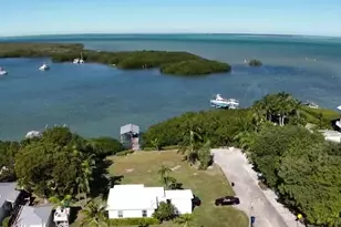 180 Harborview Dr, Tavernier, FL 33070 - Photo 2