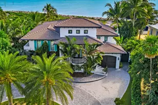 210 W Seaview Cir, Duck Key, FL 33050 - Photo 10