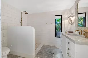 210 W Seaview Cir, Duck Key, FL 33050 - Photo 48