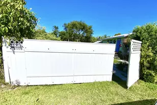 28177 Julia Ave, Lower Sugarloaf Key, FL 33042 - Photo 4