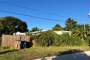 28177 Julia Ave, Lower Sugarloaf Key, FL 33042 - Photo 2