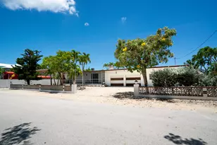 214 Pueblo St, Tavernier, FL 33070 - Photo 10