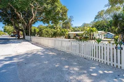 9 Transylvania Avenue, Key Largo, FL 33037 - Photo 6