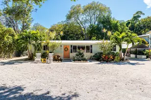 9 Transylvania Ave, Key Largo, FL 33037 - Photo 1
