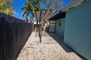 37 Orange Dr, Key Largo, FL 33037 - Photo 10