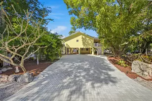 155 Fontaine Dr, Tavernier, FL 33070 - Photo 2