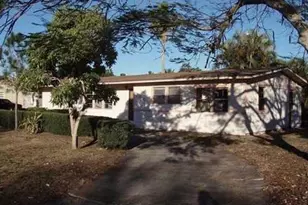 605 N Pennock Ln, Other, FL 33458 - Photo 2