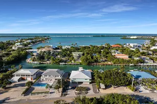 232 W Seaview Dr, Duck Key, FL 33050 - Photo 2